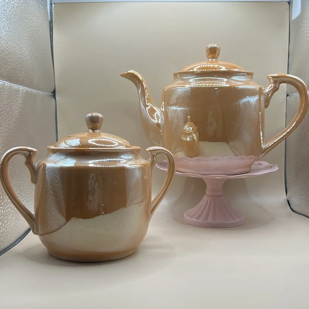 Vintage Peach Lusterware Tea Pot and Sugar Bowl Made in‎ Japan